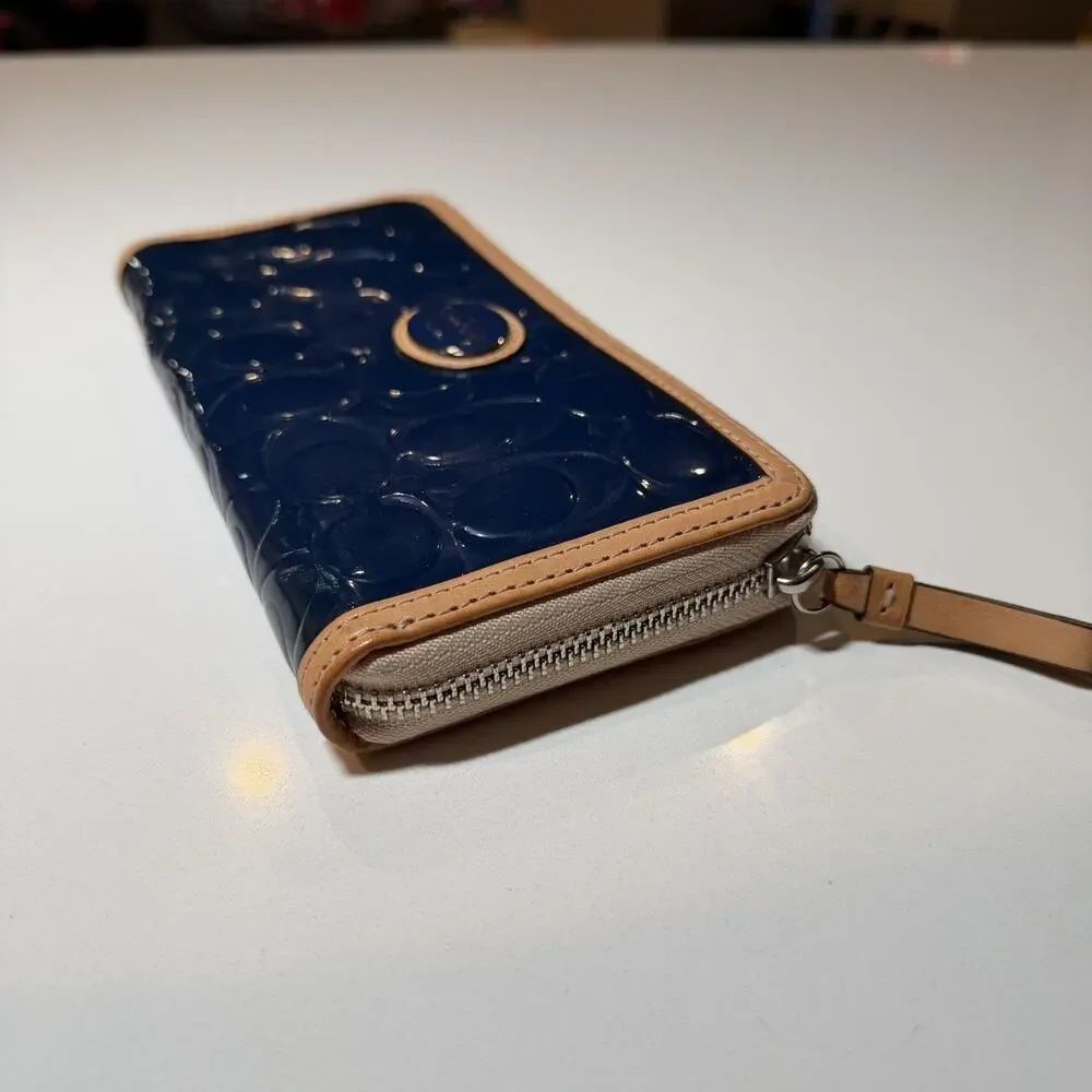 Coach Peyton Signature Wallet Embossed blue Tan Patent Leather Zip 8
